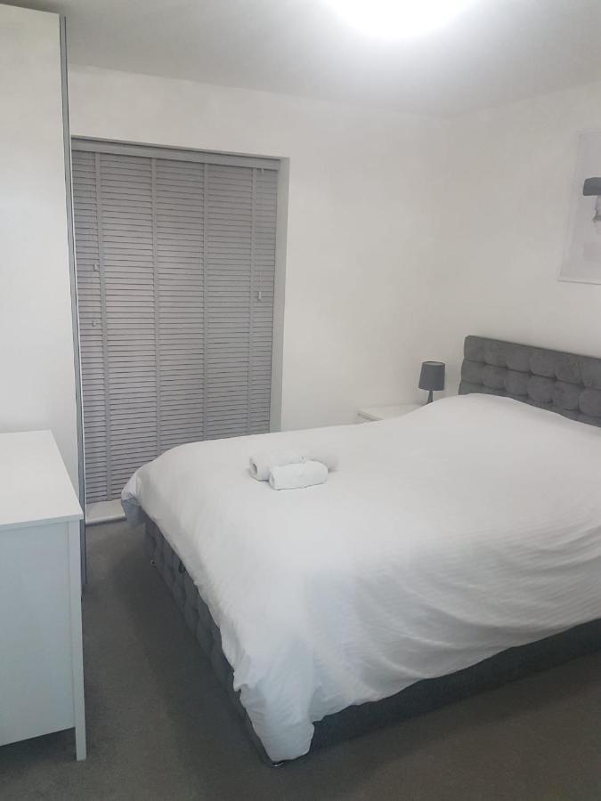 Cosy 2 Bedroom In Apartment *