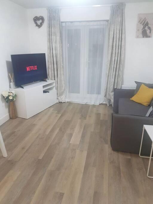 Cosy 2 Bedroom In Apartment